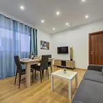 Apartment Modern In Centre Walk To Seafront, Wifi & Ac *