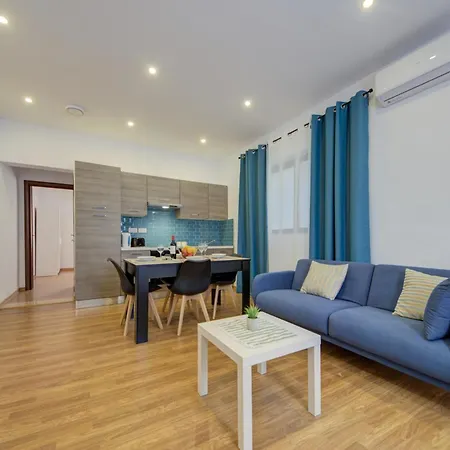 Modern In Centre Walk To Seafront, Wifi & Ac Apartment *