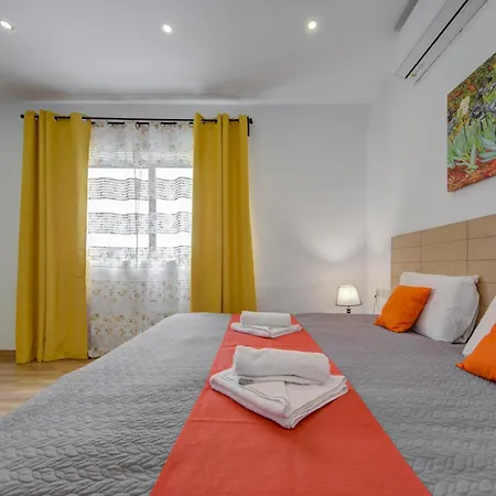 Modern In Centre Walk To Seafront, Wifi & Ac *