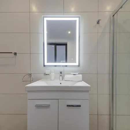 Daire Modern In Centre Walk To Seafront, Wifi & Ac