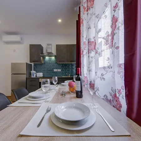 Apartament Centre By Shortletsmalta Sliema