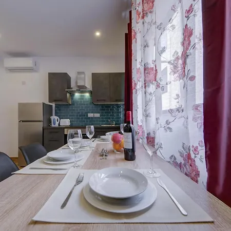 Daire Modern In Centre Walk To Seafront, Wifi & Ac Sliema