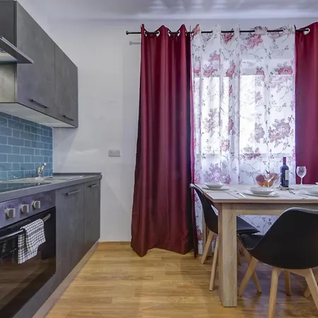 Modern In Centre Walk To Seafront, Wifi & Ac