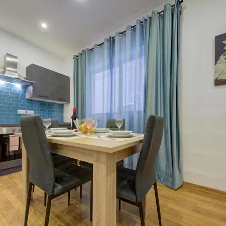 Modern In Centre Walk To Seafront, Wifi & Ac