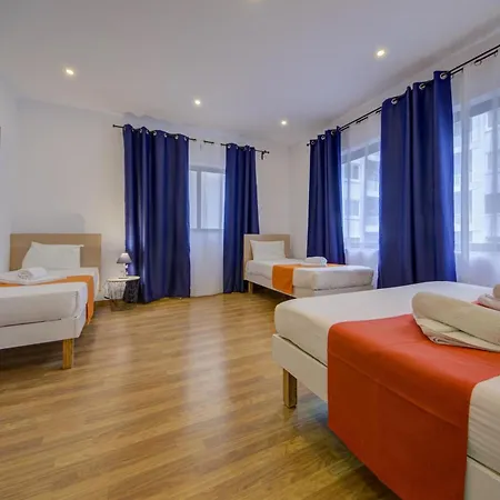Apartment Modern In Centre Walk To Seafront, Wifi & Ac