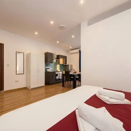 Modern In Centre Walk To Seafront, Wifi & Ac شقة سليمة