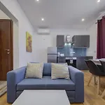 Apartment Modern In Centre Walk To Seafront, Wifi & Ac