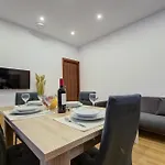 Apartment Modern In Centre Walk To Seafront, Wifi & Ac