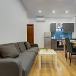 Apartment Modern In Centre Walk To Seafront, Wifi & Ac *