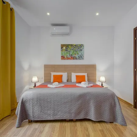 Centre By Shortletsmalta Апартаменты