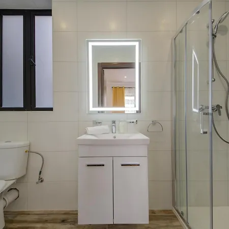 Centre By Shortletsmalta Слима