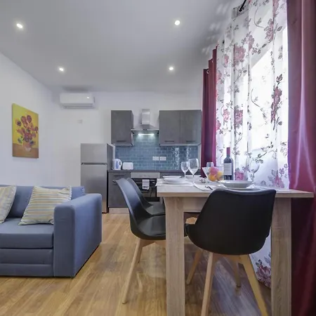 Modern In Centre Walk To Seafront, Wifi & Ac Appartement *
