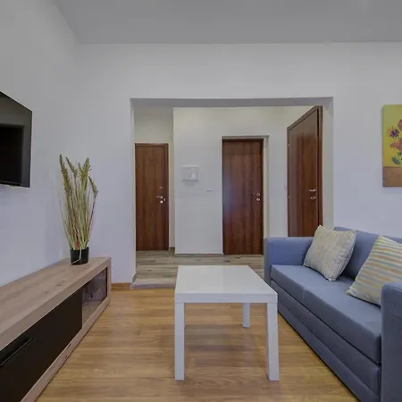 Modern In Centre Walk To Seafront, Wifi & Ac * Sliema
