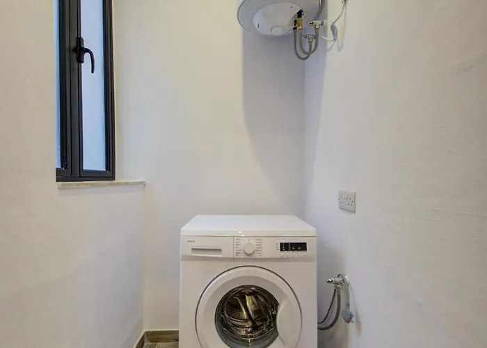 Centre By Shortletsmalta Appartamento