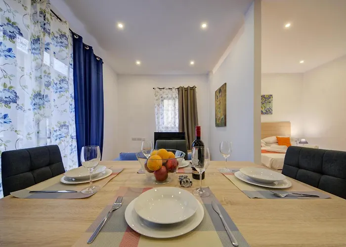 Centre By Shortletsmalta * Sliema