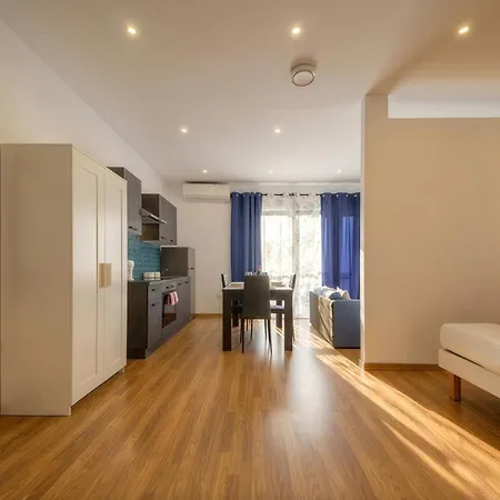Modern In Centre Walk To Seafront, Wifi & Ac