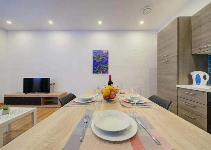 Apartment Centre By Shortletsmalta Sliema