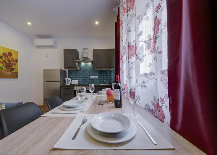 Apartment Centre By Shortletsmalta Sliema
